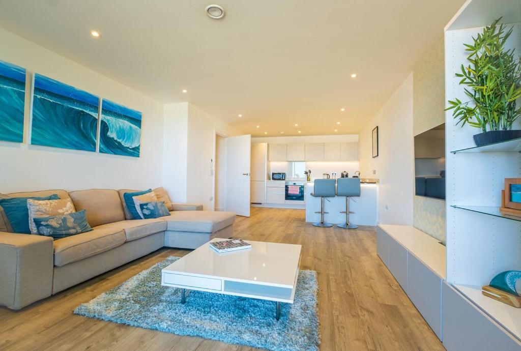 Luxury Beach Apartment 佩伦波斯 外观 照片